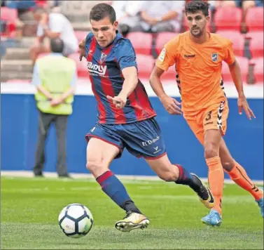  ??  ?? QUERIDO RIVAL. Gallar hoy volverá al Reino de León, pero con la camiseta del Huesca.