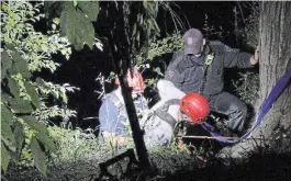  ?? JOSEPH BURD
FOR TORSTAR ?? St. Catharines firefighte­rs pull hikers out of the Decew Falls Gorge Wednesday.