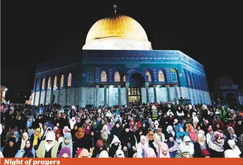  ?? AFP ?? Palestinia­ns pray outside the Dome of the Rock in Al Haram Al Sharif in occupied Jerusalem’s Old City on Monday night on the occasion of Lailat Al Qadr, which falls on the 27th day of Ramadan. Lailat Al Qadr, or Night of Destiny, marks the night the...