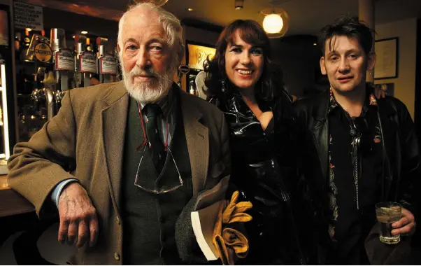  ??  ?? FAIRYTALE OF NEW YORK: Author JP Donleavy, Victoria Mary Clarke and Shane MacGowan in The Shelter on Vicar Street, Dublin in 2007. Photo: Tony Gavin