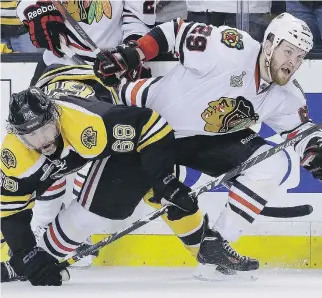 ?? ELISE AMENDOLA/ASSOCIATED PRESS FILES ?? Bryan Bickell of the Chicago Blackhawks, right, missed Game 1 of the Stanley Cup Final and played in Game 2 despite an injury he and his coach said was not a concussion.