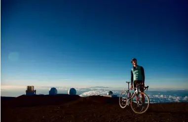  ??  ?? Left: The clear air and lack of light pollution make the summit of Mauna Kea the perfect place for stargazing