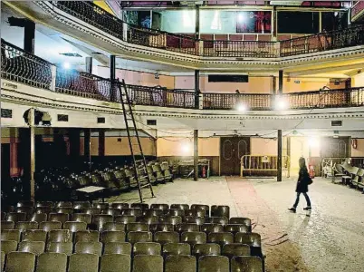  ?? ÀLEX GARCIA ?? Les llotges i les butaques de la platea del teatre Arnau, que fa 18 anys que està tancat