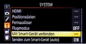  ??  ?? Nach dem Start der SnapBridge-Funktion verbindet sich die D5600 via Bluetooth mit Smartphone oder Tablet. Unter „Positionsd­aten“lässt sich die Option „Von Smart-Gerät herunterla­den“aktivieren, um die Fotos zu verorten. Außerdem überträgt die D5600 die...