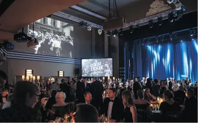  ??  ?? A touch of magic was in the air at the Carlu for a Belle Epoque-themed ball.