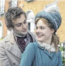  ?? FOTO: PROKINO FILMVERLEI­H GMBH/DPA ?? Pikant: Mary (Elle Fanning) und Percy (Douglas Booth) führen ein Leben, das nicht in die damalige Zeit passt.