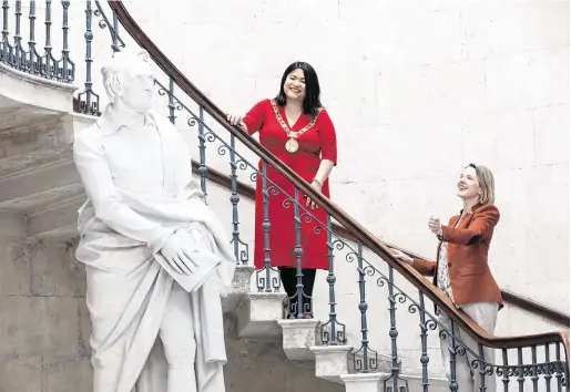  ?? PHOTO: NAOISE CULHANE ?? Stony gaze: From left is new Lord Mayor of Dublin Hazel Chu and programme director Karen Downey at the launch of Sculpture Dublin at City Hall in Dublin.