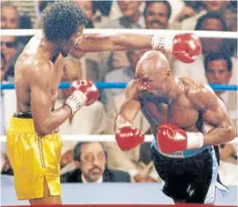  ??  ?? Nocaut. “Maravilla” superó claramente a Thomas Hearns en 1985.