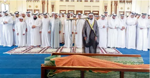  ?? Wam ?? Shaikh Mohammed, Lt-Gen Shaikh Saif bin Zayed, Shaikh Hamdan and other dignitarie­s offer the funeral prayers for Lt-Gen Khamis Mattar Al Mazeina at Zabeel Mosque on Friday. Thousands of Dubai residents attended the funeral prayers in six batches at the...