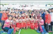  ?? HT PHOTO ?? The Railways team with the national hockey title.