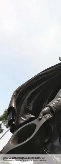  ??  ?? ESTATUA ECUESTRE DEL LIBERTADOR Simón Bolívar en la plaza de Caracas que lleva su nombre.