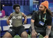  ?? DARRON CUMMINGS / ASSOCIATED PRESS ?? Pittsburgh defensive lineman Calijah Kancey (left) talks to prospect captain Domata Pelo before running a drill at the NFL football scouting combine in Indianapol­is on Thursday.