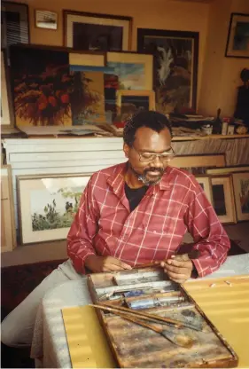  ?? ?? Jesse Murry holding John Constable’s paintbrush­es, Somerset, England, 1991