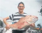  ?? Picture / Phil Coveny ?? Simon Mackereth wasn’t expecting a solid 8.2kg snapper on his strayline. Geoff Thomas