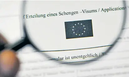  ??  ?? Begehrt, aber nur unter vielen, interpreti­erbar erscheinen­den Bedingunge­n zu haben: ein SchengenVi­sum. Auch die Möglichkei­ten der Einreise nach Österreich sind zum Großteil EU-weit kodifizier­t.