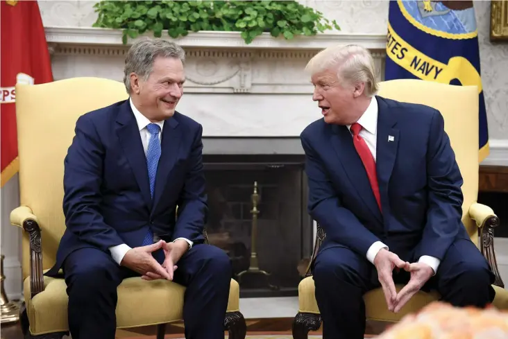  ?? FOTO: LEHTIKUVA / ANTTI AIMO-KOIVISTO ?? DIALOG. Sauli Niinistö fick lätt en diskussion­skontakt med Donald Trump och kunde få fram det han ville ha sagt.