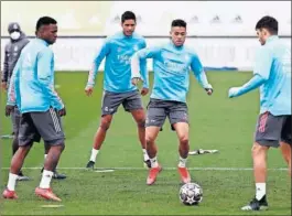  ??  ?? Vinicius, Varane, Mariano y Hugo Duro, ayer en Valdebebas.