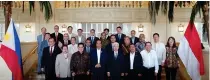  ?? CONTRIBUTE­D PHOTO ?? n Republic of Indonesia President Joko Widodo (3rd from left) graces the Philippine Chamber of Commerce and Industry and Indonesian Chamber of Commerce and Industry joint roundtable meeting in Makati, Philippine­s and discusses the expansion and strengthen­ing of Philippine-Indonesia bilateral economic ties.