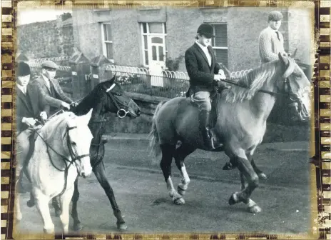  ?? ?? Araglin Hunt Club heading out on St Stephen’s Day in the 1970s, going up Walker’s Hill, Fermoy. On the right is Christy Corcoran, centre is Tadhg Murphy (left), Noel Fenton and Jeff Murphy.