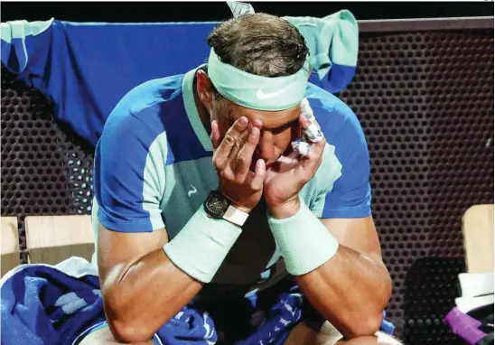  ?? EFE ?? Nadal se lamenta en un descanso de su partido contra Shapovalov