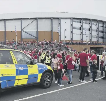  ?? PICTURE: CRAIG FOY/SNS ?? 0 Aberdeen fans faced a travel nightmare to get to Hampden in time