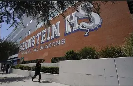  ?? MARCIO JOSE SANCHEZ — THE ASSOCIATED PRESS ?? An exterior view of Bernstein High School in the Hollywood section of Los Angeles on Sept. 14. A teenage girl died of an apparent overdose at the high school.