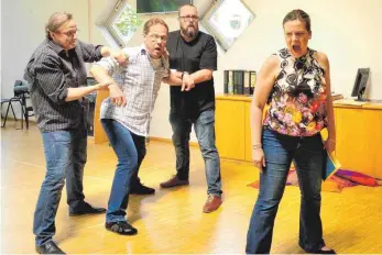  ?? FOTO: GEORG KLIEBHAN ?? Voller Einsatz bei den Proben zu „Fidelio“: (v. l.) Hubert Schmid, Falck Petteri, Markus Raab und Julia Borchert.