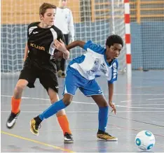  ?? Foto: Reinhold Rummel ?? Der BC Aichach um Amadu Sow (vorne) schaffte den Sprung in die Endrunde der U15, ebenso die Sportfreun­de Friedberg um Angelo Anders.