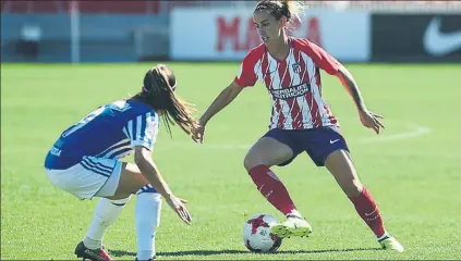  ?? FOTO: ATLÉTICO ?? Ángela Sosa encara a Naiara Beristain en el partido jugado ayer en Madrid