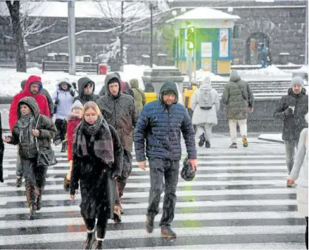  ?? Foto: E. P. ?? La nieve y el frío se adueñan de Kiev, donde el alcalde Klitschkó no descarta una reubicació­n.