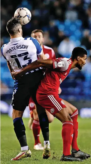  ?? Ben Early/News Images ?? Callum Paterson of Sheffield Wednesday and Michael Nottingham compete for possession