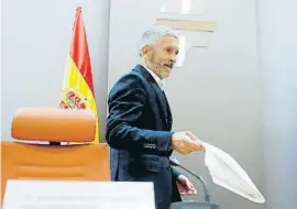  ?? JUAN CARLO     AL O ?? El ministre de l’Interior ahir a la seu de la DGT