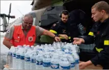  ?? (Photo UIISC) ?? Outre les missions de transport d’eau et de nourriture, les moyens aériens et humains de l’EALAT ont également permis de porter secours à des population­s sinistrées.