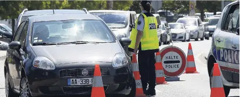  ??  ?? A French police officer watches vehicles at the border crossing between Spain and France in Behobie, near Urrugne, southweste­rn France yesterday.