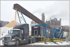  ?? AARON BESWICK SALTWIRE NETWORK ?? An 18-wheeler carrying pulp chips backs its trailer into place which is then raised to a vertical position to dump its cargo.