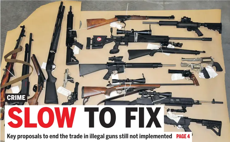  ?? — CFSEU FILES ?? Firearms seized by B.C.’s anti-gang police, the B.C. Combined Forces Special Enforcemen­t in 2013.