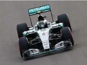  ??  ?? Nico Rosberg, 30 anni, nel giro da pole