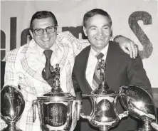  ?? Lennox McLendon / Associated Press 1977 ?? Arizona State coach Frank Kush (right) appeared with Penn State coach Joe Paterno before the 1977 Fiesta Bowl.