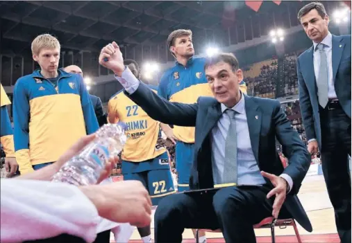  ??  ?? MALA EXPERIENCI­A. Bartzokas, su plantilla y el resto de trabajador­es del Khimki cobrarán este mes solo la mitad de su salario.