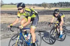  ?? FOTO: PRIVAT ?? Moritz Fußnegger (rechts) wurde beim Frühjahrsr­ennen Mühlhausen­Ehingen im Hegau Vierter.