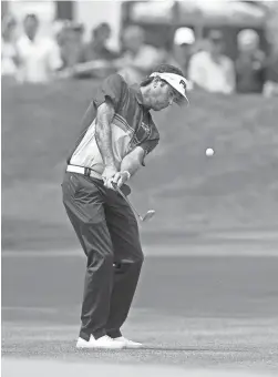  ??  ?? Bubba Watson hits an approach shot onto the second green during the final round of the Travelers Championsh­ip.