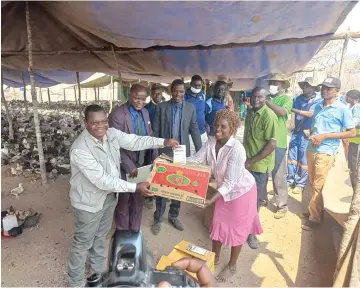  ?? ?? The Ministry of Lands, Agricultur­e, Fisheries, Water and Rural Developmen­t’s Agricultur­al Advisory and Rural Developmen­t Services Chief director Professor Obert Jiri hands over a poultry packageben­eficiaryto­a at Lusulu in Binga recently