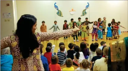  ?? GEOFF PATTON/THE REPORTER ?? AN AUDIENCE member provides encouragem­ent as children perform a dance at the Diwali celebratio­n at Lansdale Montessori School on Thursday.