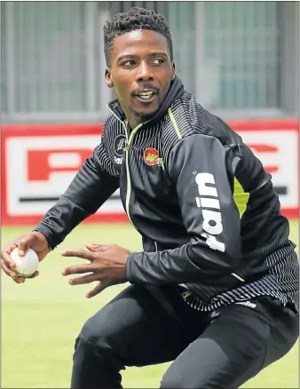  ?? Picture: FREDLIN ADRIAAN ?? QUICK LAUNCH: Warriors allrounder Aya Gqamane performs some fielding drills during a training session yesterday