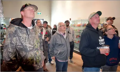  ?? NEWS PHOTO JEREMY APPEL ?? People marvel at the interior of a legal cannabis store after Waldo’s 420 opened at 10 a.m. Wednesday.