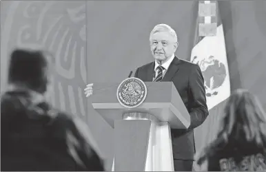  ??  ?? El presidente Andrés Manuel López Obrador, en diálogo con los reporteros durante la rueda de prensa “mañanera” en Palacio Nacional