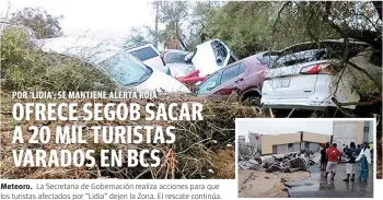  ??  ?? Meteoro. La Secretaria de Gobernació­n realiza acciones para que los turistas afectados por “Lidia” dejen la Zona. El rescate continúa.