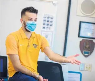  ?? JENNIFER LETT/SOUTH FLORIDA SUN SENTINEL ?? Michael Lichtenste­in, pictured at Pompano Beach High School on Friday, is hopeful there will be a hybrid system of instructin­g from home as well as the classroom.