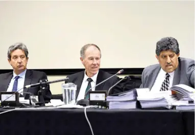  ?? PICTURE: AYANDA NDAMANE ?? DIET DEBATE: Michael van der Nest, Professor Tim Noakes and advocate Ravin Ramdass at Noakes’s hearing in Rondebosch.