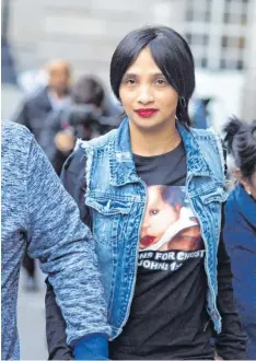  ?? Foto: Rodger Bosch, afp ?? Celeste Nurse ist die biologisch­e Mutter der entführten Zephany. Vor Gericht trug sie ein T-Shirt mit einem Babyfoto ihrer Tochter.